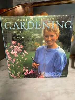 Martha Stewart Gardening Month by Month – Blue Cover with Pink Flowers
